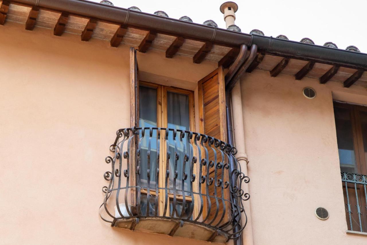 La Conca Apartment: A View On The Roman Aqueduct Perugia Exterior foto