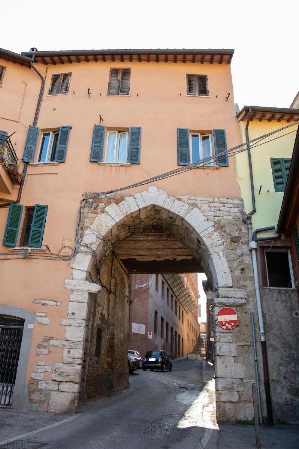 La Conca Apartment: A View On The Roman Aqueduct Perugia Exterior foto